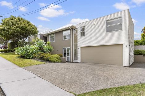 Photo of property in 2/51 Beach Road, Mellons Bay, Auckland, 2014