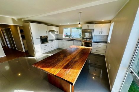 Photo of property in 92 Thurleigh Grove, Karori, Wellington, 6012