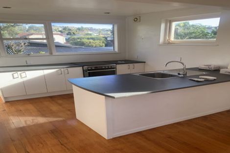 Photo of property in 4/20 Penning Road, Castor Bay, Auckland, 0620