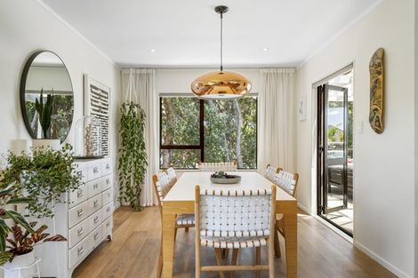Photo of property in 8 Poaka Place, Beach Haven, Auckland, 0626