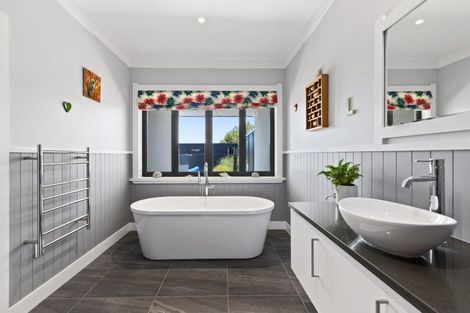 Photo of property in 63 Waipuka Road, Waimarama, Havelock North, 4294