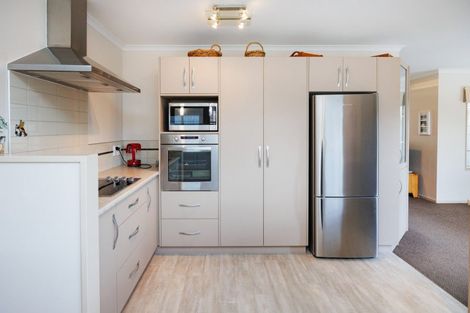 Photo of property in 30 Daniel Place, Kelvin Grove, Palmerston North, 4414