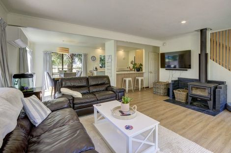 Photo of property in 19 Mckenzie Place, Waikuku Beach, 7402