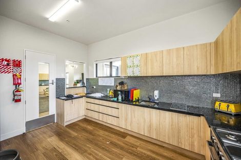 Photo of property in 3145 Great North Road, New Lynn, Auckland, 0600