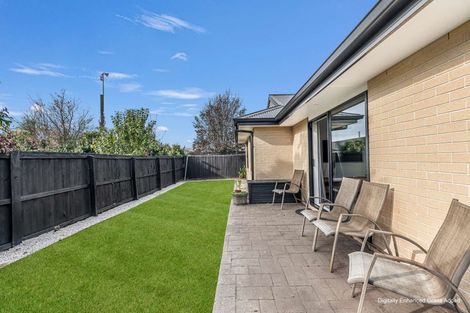 Photo of property in 2/49 Shannon Place, Belfast, Christchurch, 8051