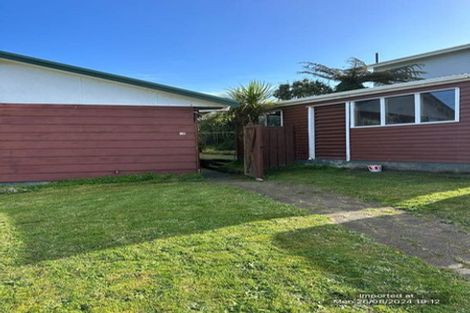Photo of property in 10 Cheltenham Terrace, Newlands, Wellington, 6037