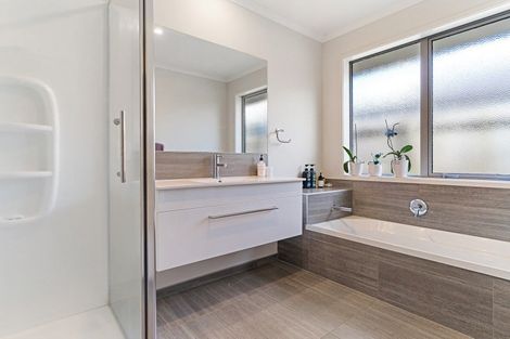 Photo of property in 39 Leet Crescent, Papamoa Beach, Papamoa, 3118