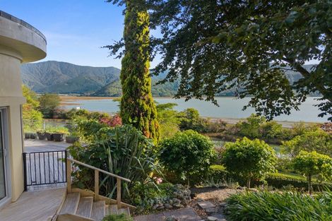 Photo of property in 16 Old Coach Road, Havelock, 7100