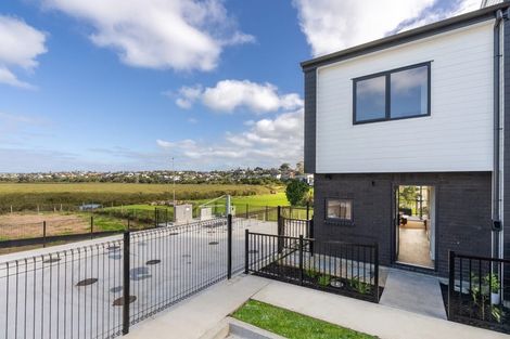 Photo of property in 11/10 Ngaroma House Drive, Hobsonville, Auckland, 0616