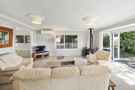 Photo of property in 7 Krissell Place, Acacia Bay, Taupo, 3330