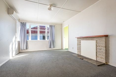 Photo of property in 18 Goldsmith Crescent, Levin, 5510