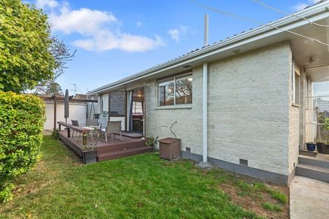 Photo of property in 2/28 Prestons Road, Redwood, Christchurch, 8051