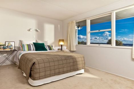 Photo of property in 24 Sunset Road, Unsworth Heights, Auckland, 0632