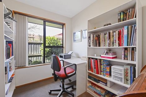 Photo of property in 6 Thornhill Place, Sockburn, Christchurch, 8042