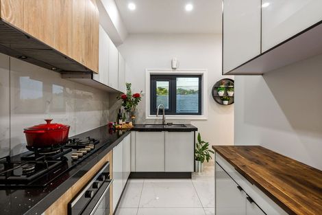 Photo of property in 35 Grumman Lane, Newlands, Wellington, 6037