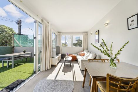 Photo of property in Qba Apartments, 51 Webb Street, Mount Cook, Wellington, 6011