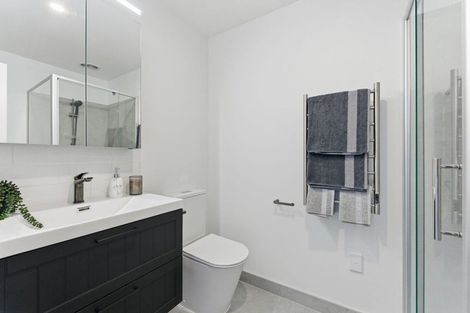 Photo of property in 1 Erina Road, Wiri, 2104