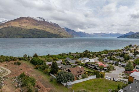 Photo of property in 9 Cypress Court, Kelvin Heights, Queenstown, 9300