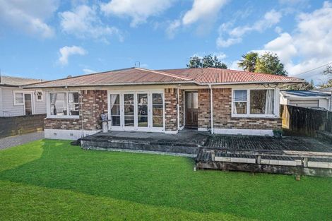 Photo of property in 8 Braeburn Place, Takanini, 2112