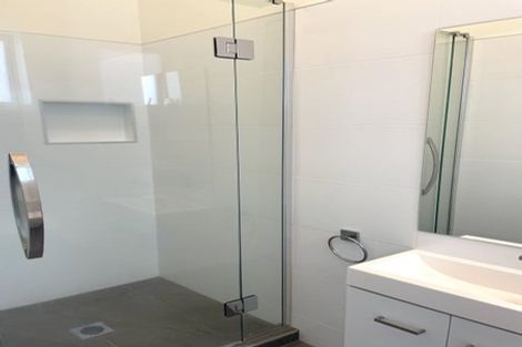 Photo of property in 352 Queens Drive, Lyall Bay, Wellington, 6022