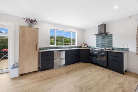Photo of property in 13 Stratton Street, Normandale, Lower Hutt, 5010