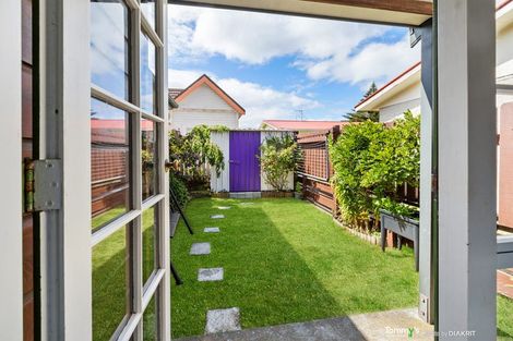 Photo of property in 165c Queens Drive, Lyall Bay, Wellington, 6022