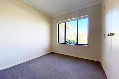 Photo of property in 1 Nephin Place, East Tamaki Heights, Auckland, 2016