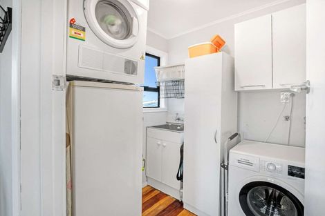 Photo of property in 10 Omori Place, Castlecliff, Whanganui, 4501