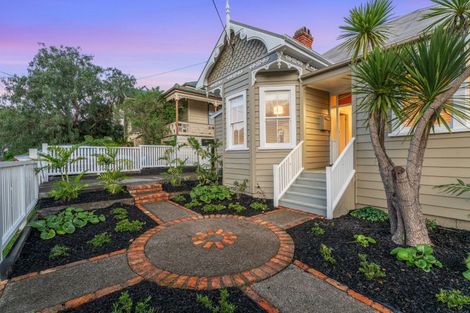 Photo of property in 15 Saint Leonards Road, Devonport, Auckland, 0624