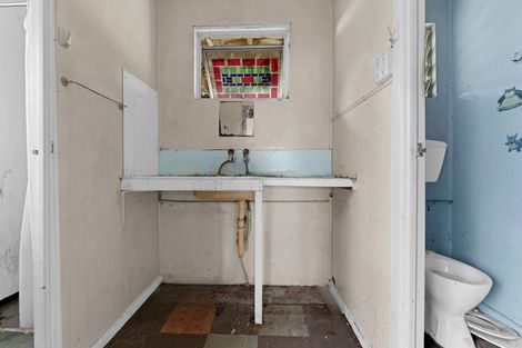 Photo of property in 12 Ozich Avenue, Te Atatu South, Auckland, 0610