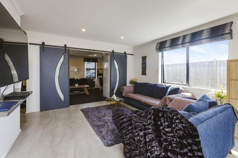 Photo of property in 2 Waituarua Drive, Takanini, 2112