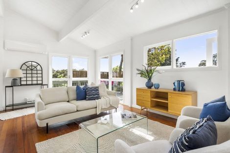 Photo of property in 7 Tranquil Glade, Hillcrest, Auckland, 0627