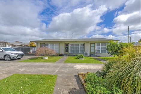 Photo of property in 8 Lowestoft Place, West End, Palmerston North, 4412