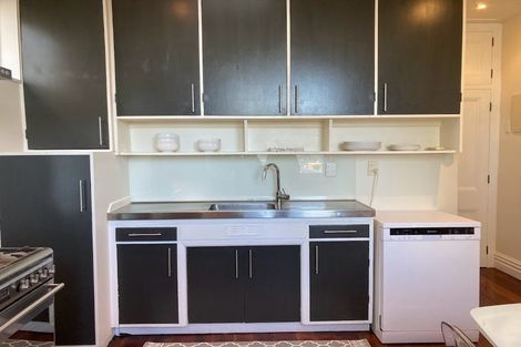 Photo of property in 18 Central Terrace, Kelburn, Wellington, 6012