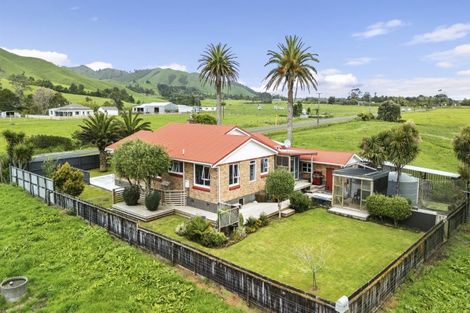 Photo of property in 1606 South Road, Tataraimaka, New Plymouth, 4374