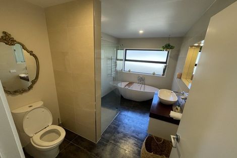 Photo of property in 5 Wentworth Lane, Waiwhakaiho, New Plymouth, 4312