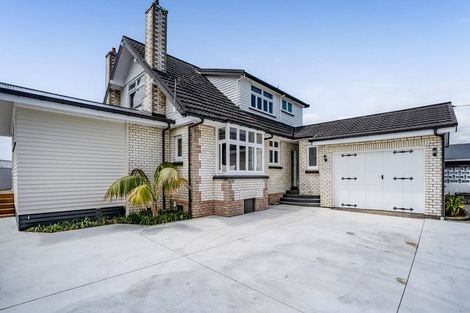 Photo of property in 10 Mangorei Road, Strandon, New Plymouth, 4312