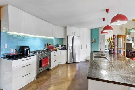 Photo of property in 43 Pehi Kupa Street, Waikanae, 5036