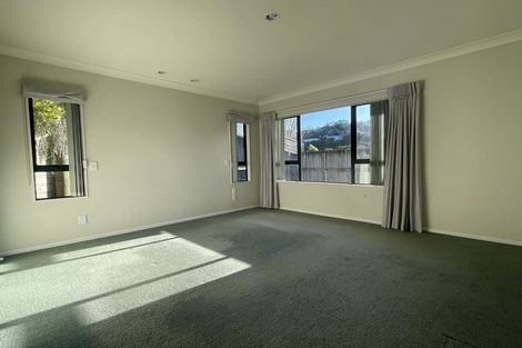 Photo of property in 17 Glanmire Road, Newlands, Wellington, 6037