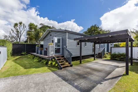Photo of property in 1 Montmere Avenue, Te Atatu Peninsula, Auckland, 0610