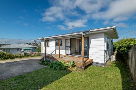 Photo of property in 199 Chivalry Road, Glenfield, Auckland, 0629