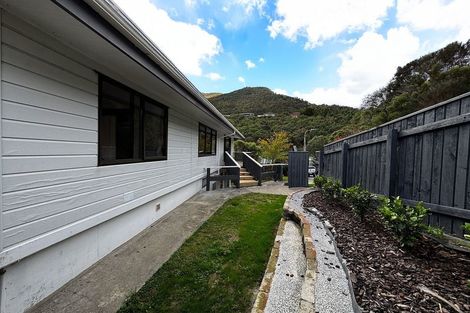 Photo of property in 22 Percy Dyett Drive, Karori, Wellington, 6012