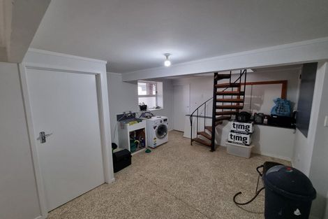 Photo of property in 1 Selwyn Crescent, Forrest Hill, Auckland, 0620