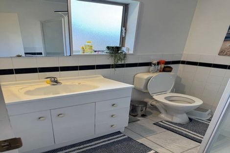 Photo of property in 1/36 De Havilland Drive, Goodwood Heights, Auckland, 2105