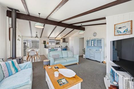 Photo of property in 6 Vela Place, Clarks Beach, 2122