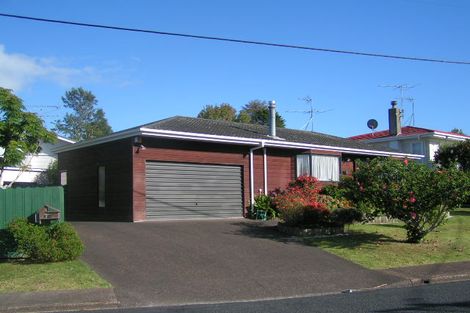 Photo of property in 2/12 Merriefield Avenue, Forrest Hill, Auckland, 0620