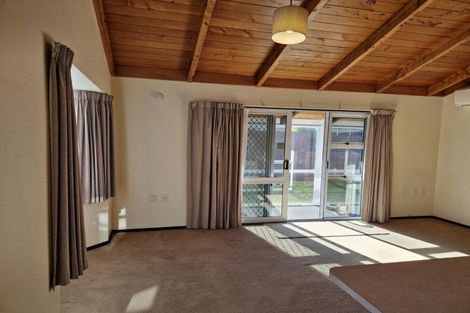 Photo of property in 2/2 Tiverton Crescent, Whalers Gate, New Plymouth, 4310