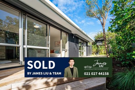 Photo of property in 2/5 Hanlon Crescent, Narrow Neck, Auckland, 0624