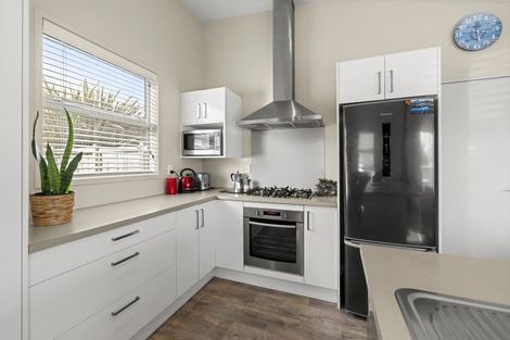 Photo of property in 25 Robertson Street, Raglan, 3225