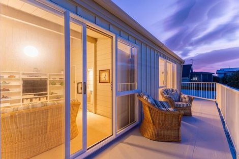 Photo of property in 115 Field Way, Waikanae Beach, Waikanae, 5036